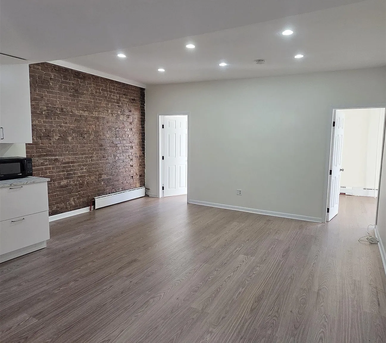 2 bed, 1.0 bath, $2,400 — Photo 3