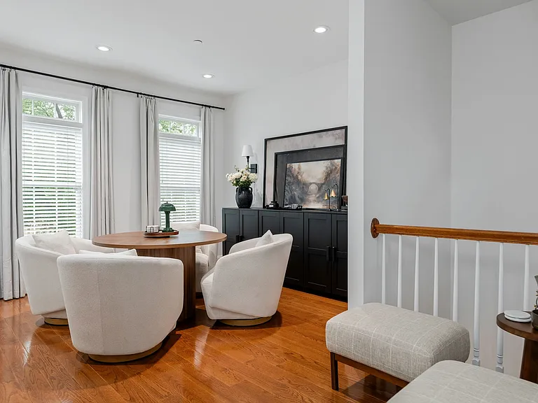 413 Clayton Ln — Photo 11