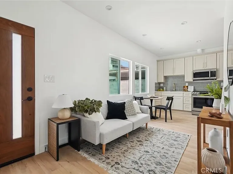 5449 S Victoria Ave #1/2 — Photo 5