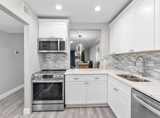 118 Lake Constance Dr, West Palm Beach, FL 33411