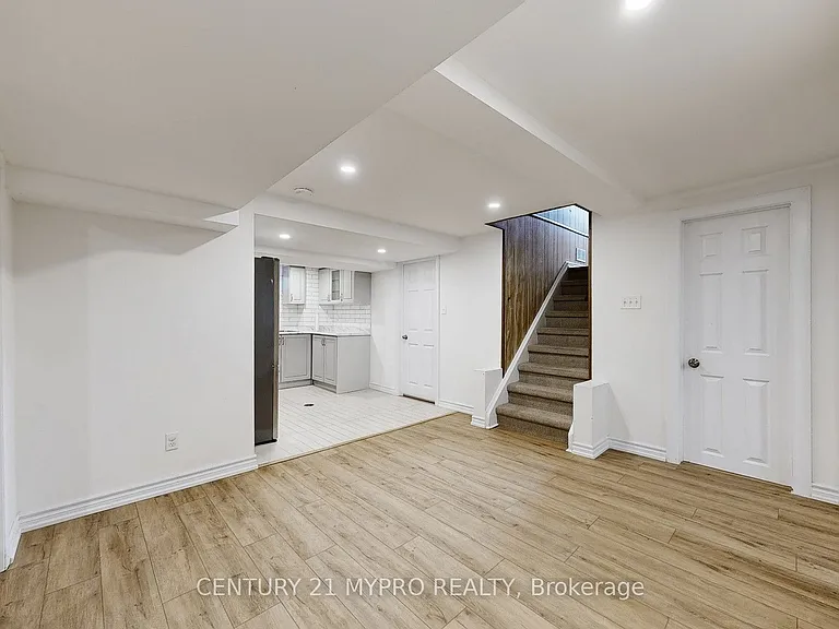 56 Bailey Cres #BASEMENT — Photo 11