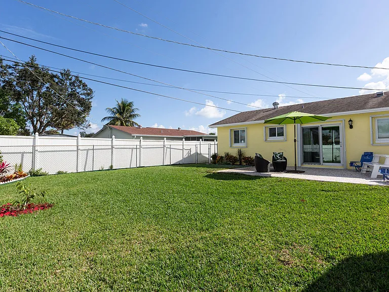 343 Balsam St — Photo 37