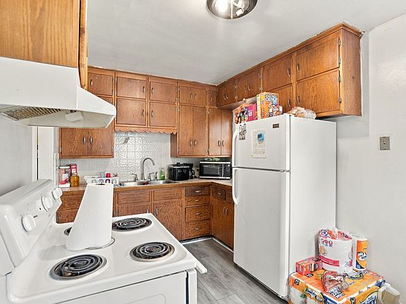 4th image of 1904 9th St
