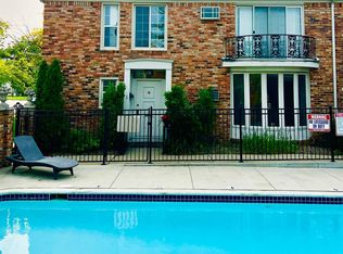 2356 W 14 Mile Rd, Royal Oak, MI 48073