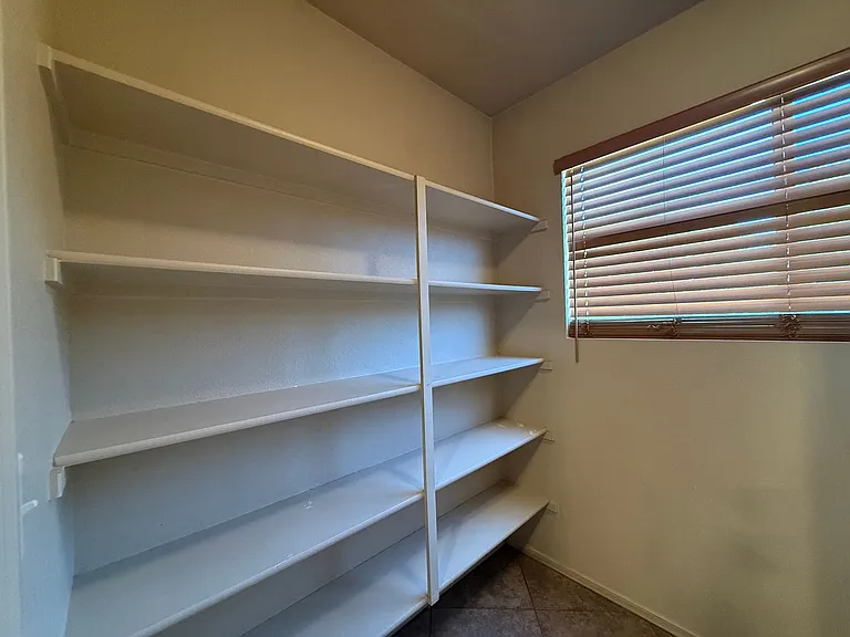 1106 Gwen St — Photo 10