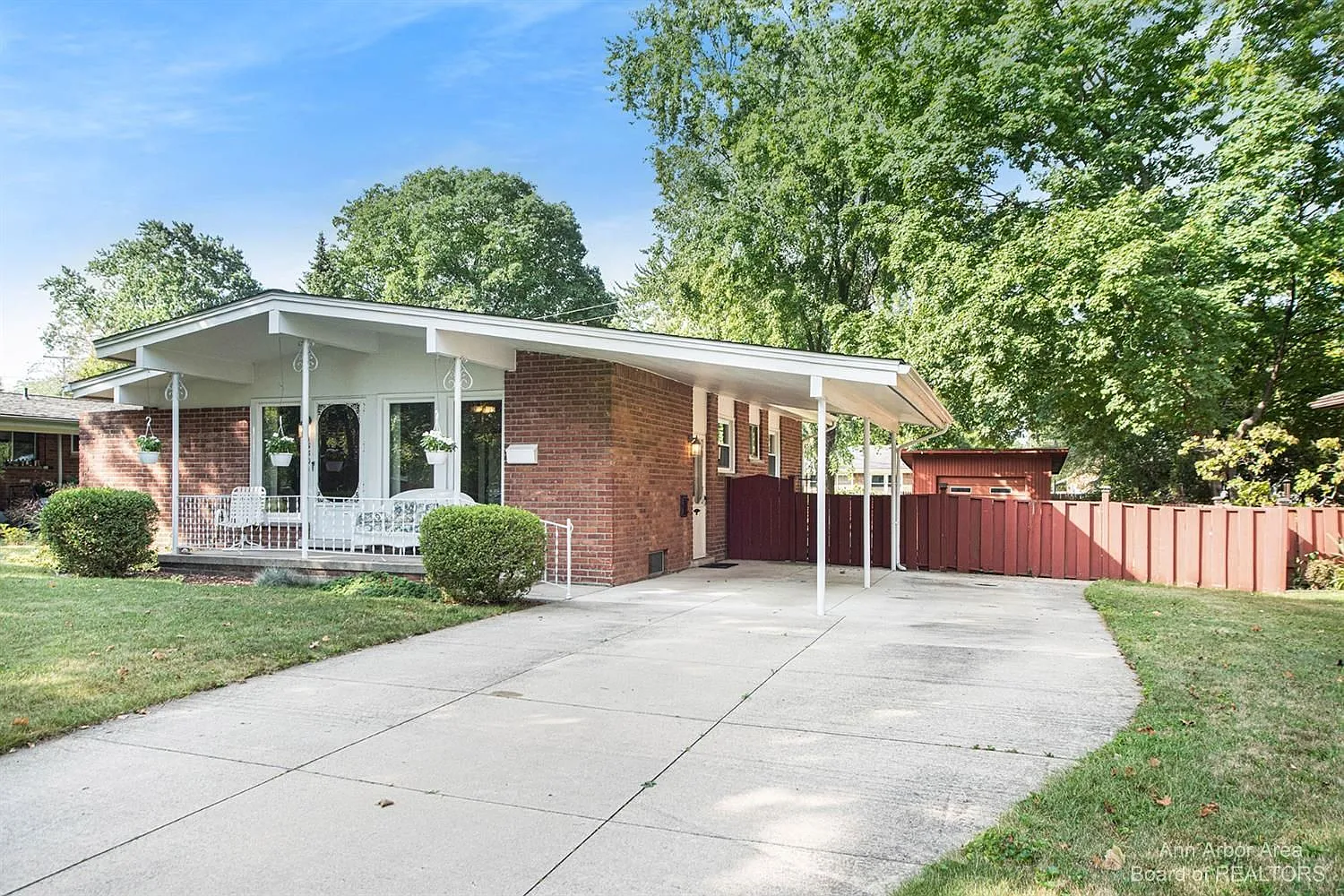 1380 Jay Ave photo 1