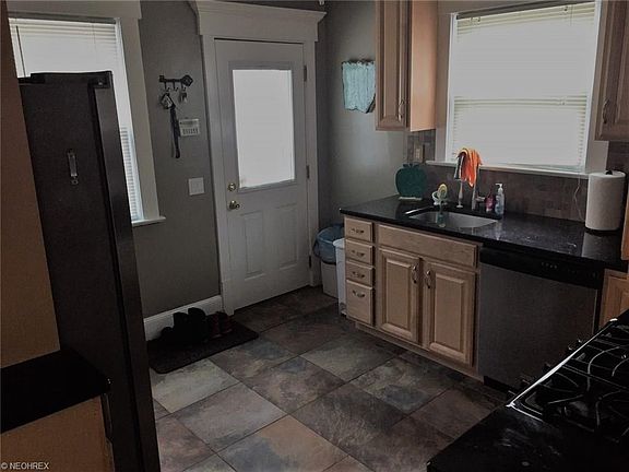 5th image of 1362 Park Row