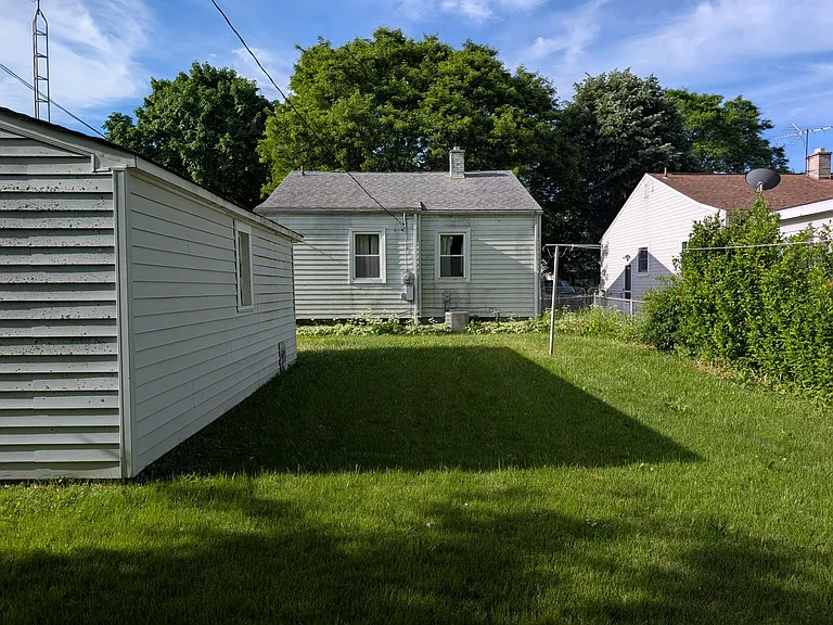 184 W Strathmore Ave — Photo 10