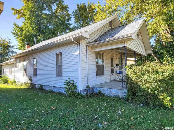 532 E 2nd St, Flora, IL 62839