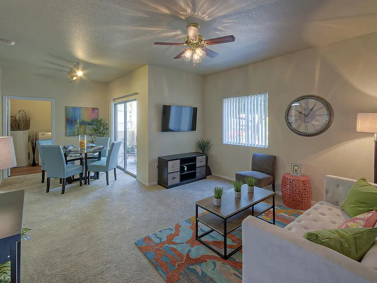 Deer Valley Regency Apartments — Photo 8