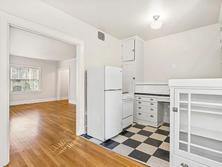 Forest and Garden Apartments — Photo 17