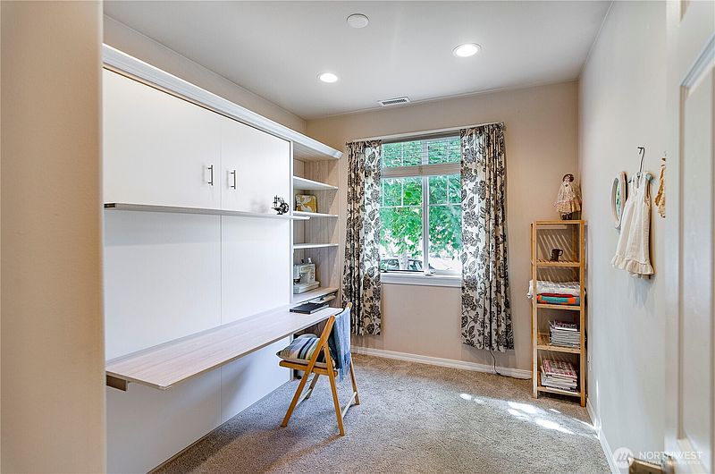 5th image of 8210 Vashon Drive NE