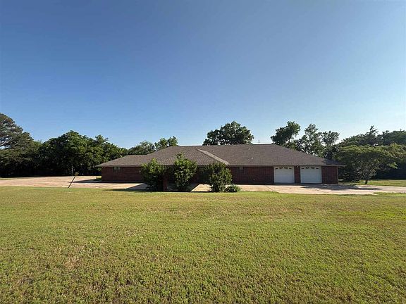 3rd image of 4 Ridge Dr