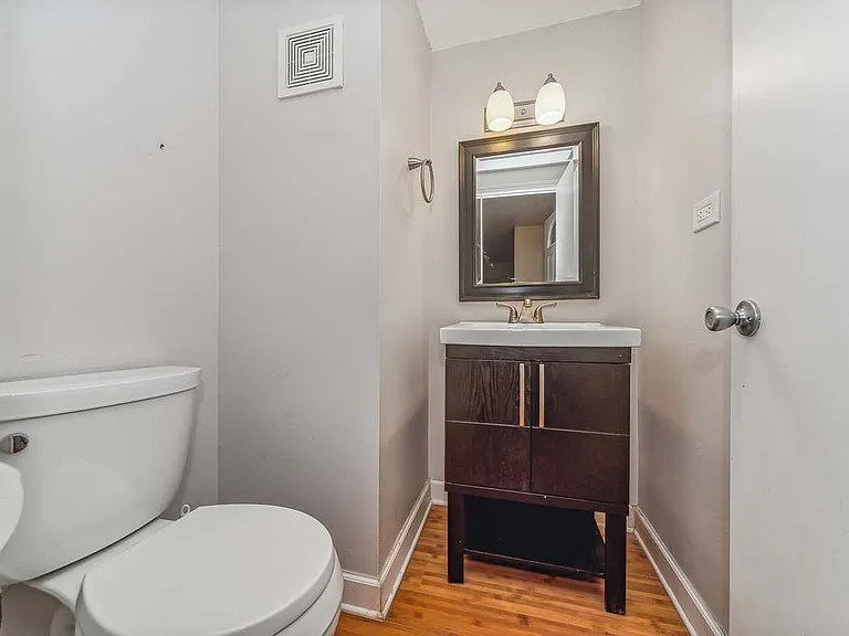 527 Winston Ln — Photo 9