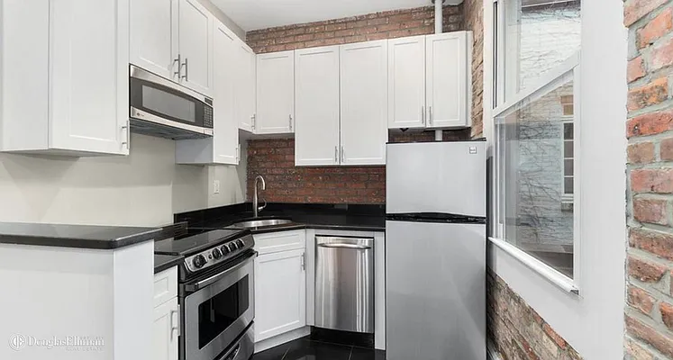 Rented by Douglas Elliman | media 27