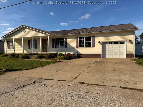 523 Hawthorne Ln, Point Pleasant, WV 25550