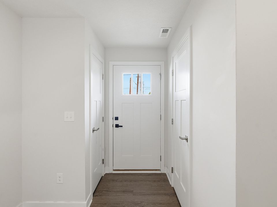 1st image of 9 Wentworth Ln
