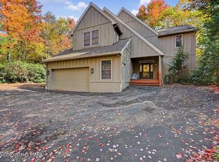 127 Halfmoon Rd, Pocono Pines, PA 18350