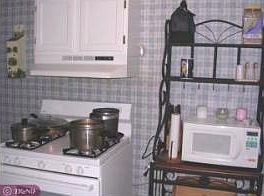 2nd image of 1040 E Howell St