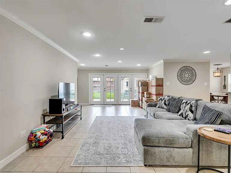 2811 Quincannon Ln — Photo 14