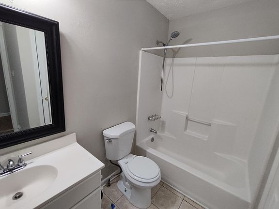 5th image of 2742 Sanibel Ln SE