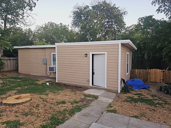 2nd image of 1026 San Angelo #1