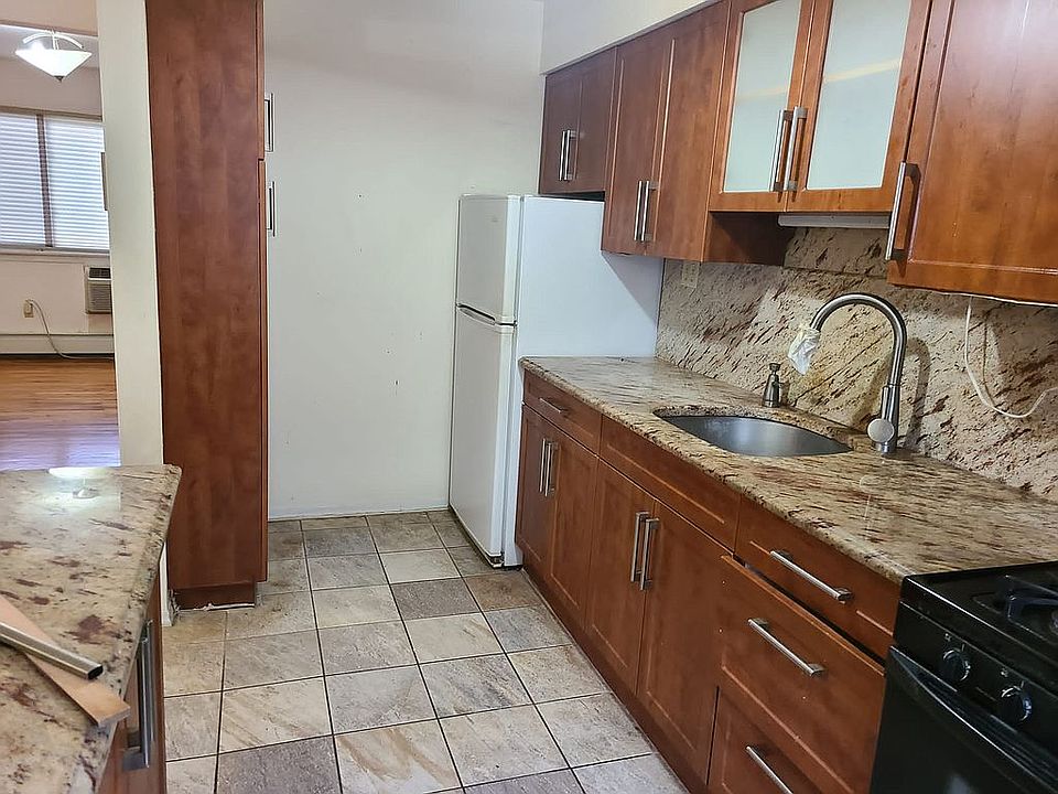2nd image of 180 Littleton Rd APT 118