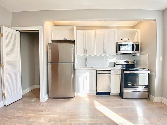 3rd image of 83 Woodruff Ave #2F