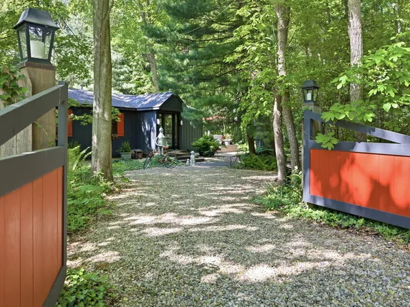 15724 Locke Rd, Union Pier, MI 49129