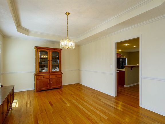 5th image of 368 Farmer Ln