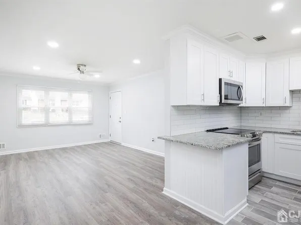 4 Haven Dr APT B, Matawan, NJ 07747