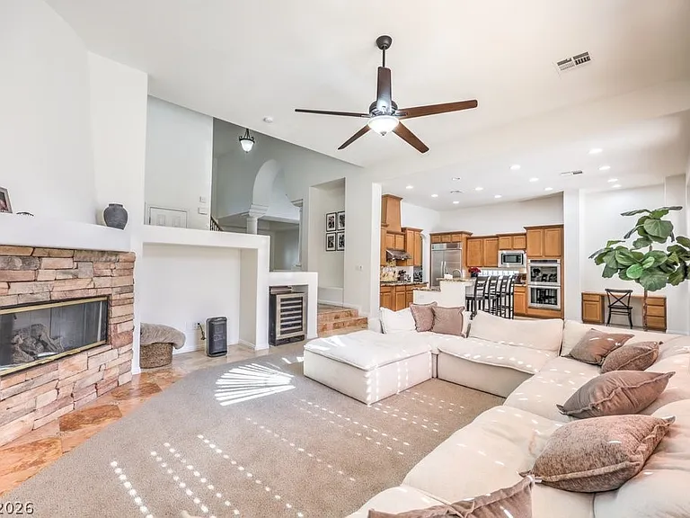 305 Onyx Crest St — Photo 8