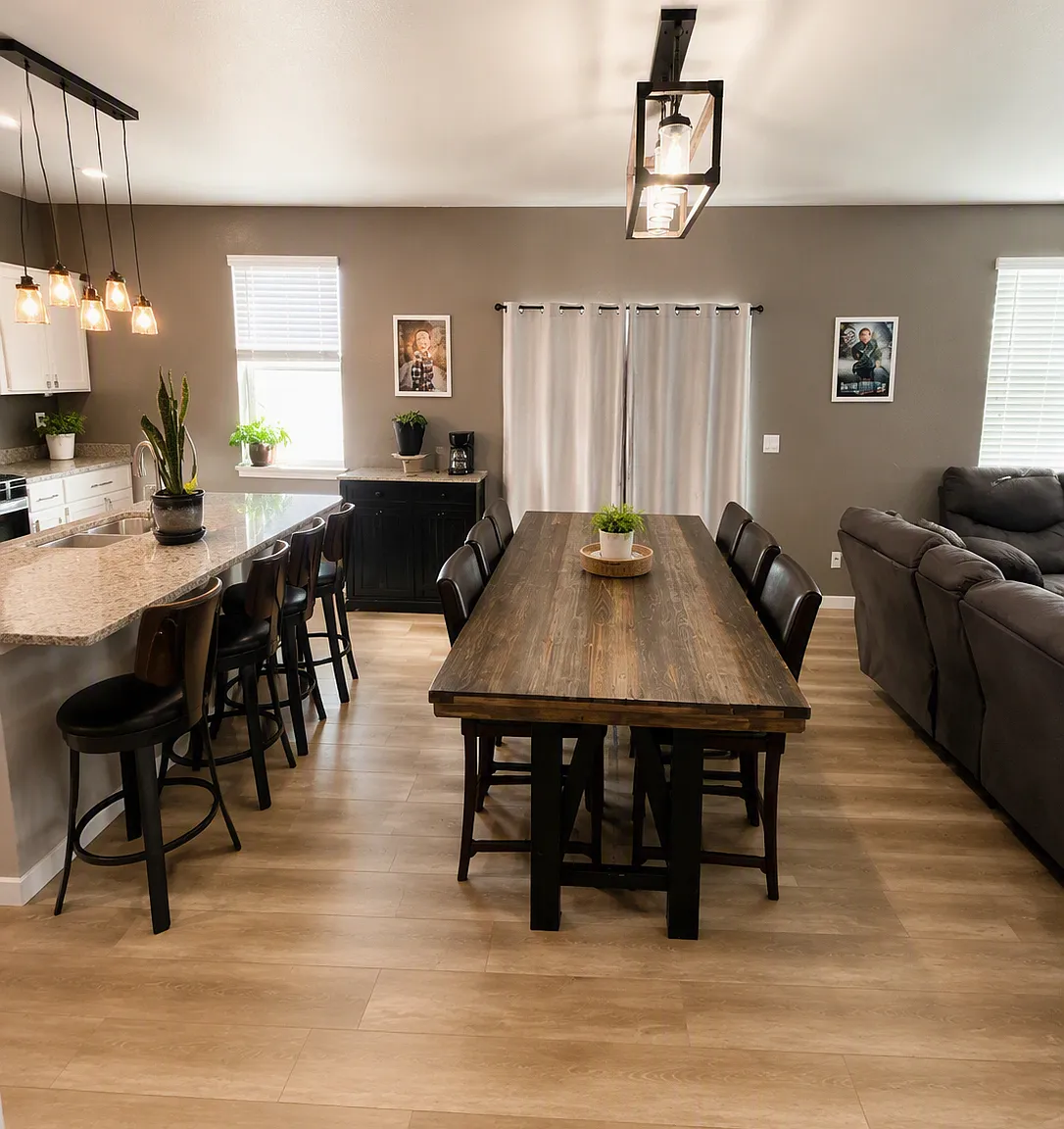 4 bed, 2.5 bath, 2481 sqft, $3,000 — Photo 4