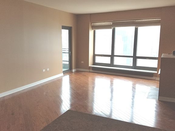 4th image of 130 N Garland Ct Unit 5-86