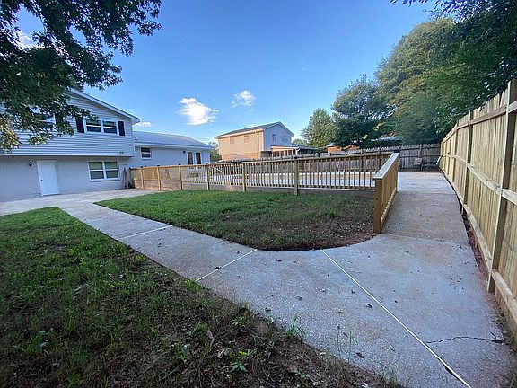 3rd image of 628 Ralph Rd SE