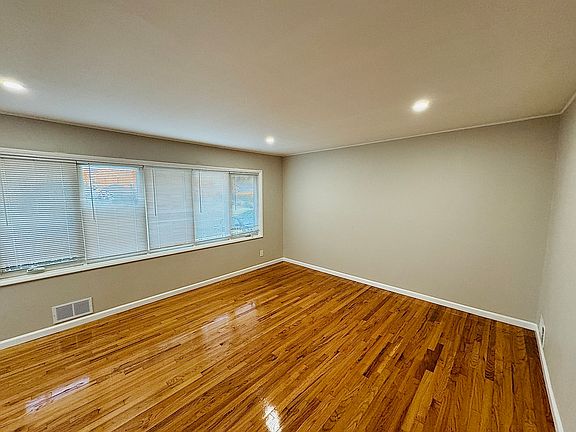 5th image of 37 Vassar Ln #1