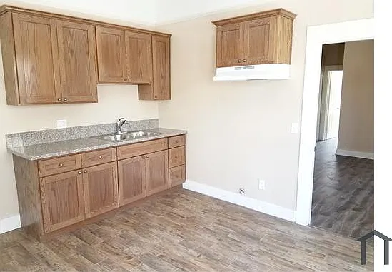2 bed, 800 sqft, $2,400 — Photo 2