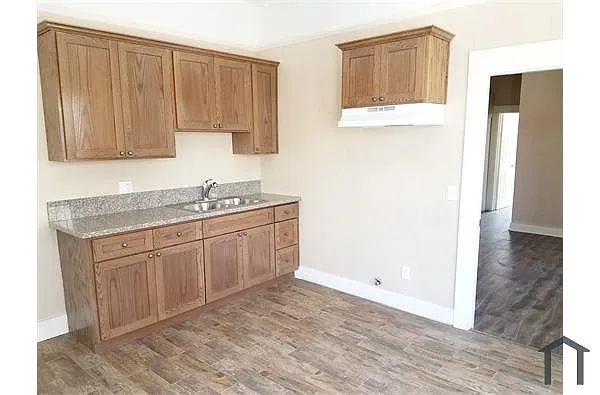 Building Photo - 638 W 74th St #638