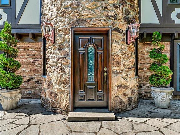 3rd image of 22 Sackston Woods Ln