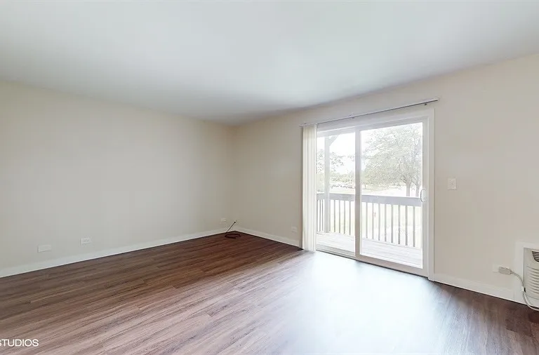29W542 Country Ridge Dr #F — Photo 4