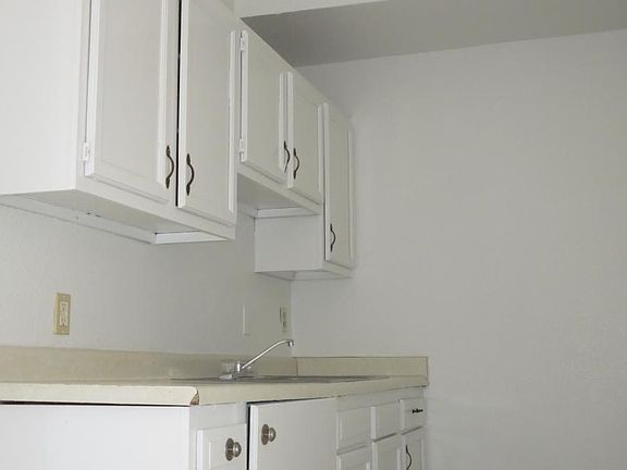 4th image of 6050 Bridalveil Dr