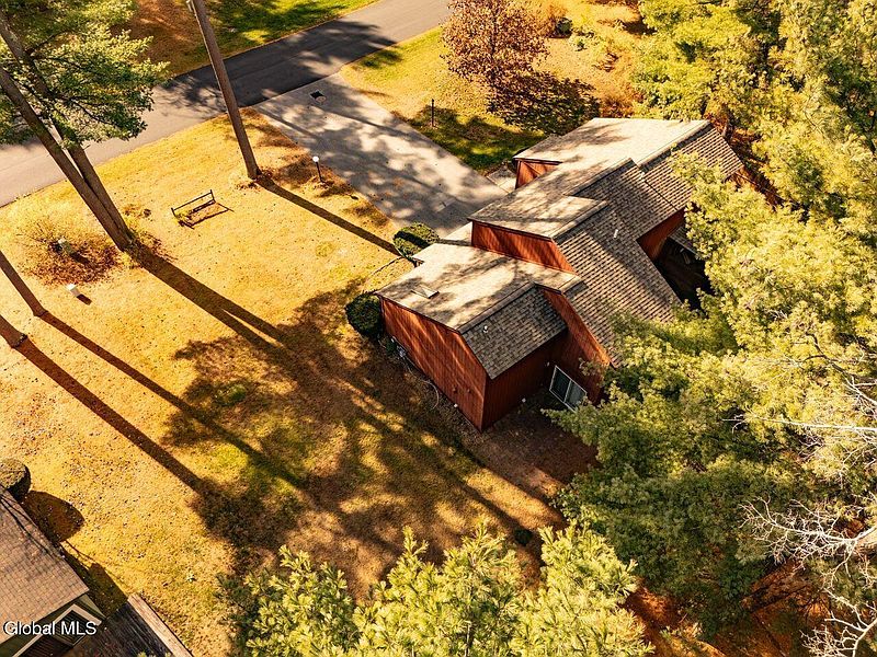 3rd image of 14 Elizabeth Lane