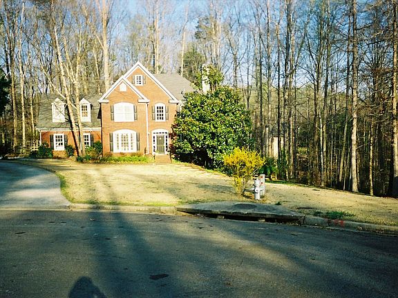 LEVELED ENTRY ON CULDESAC LOT!