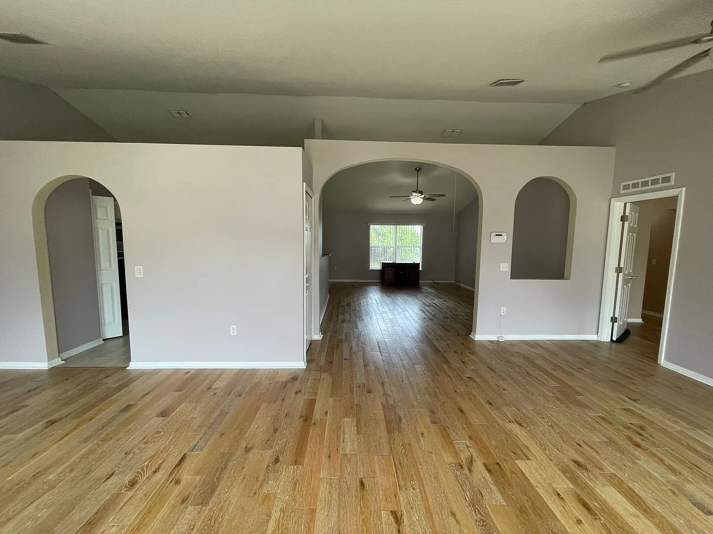 Great Home Great Location - 4 br 2 1/2 bath — Photo 3