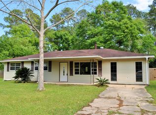 9816 Briarcliff Dr, Moss Point, MS 39562