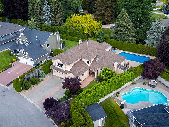 2nd image of 492 Carona Cres