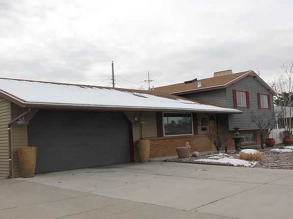 2nd image of 810 E Willowood Ave
