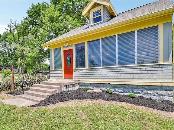 4th image of 9515 Crestview Dr
