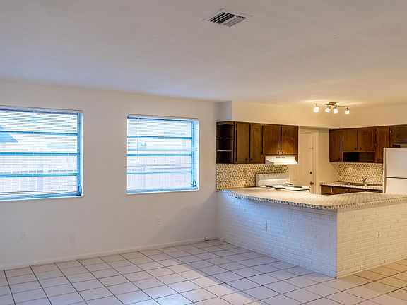 4th image of 7211 Venetian St APT 9