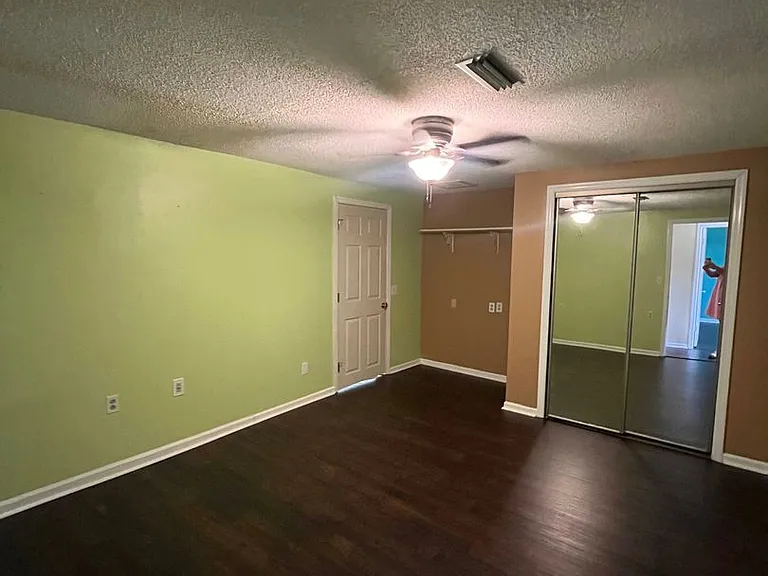 18 Peachtree St — Photo 14
